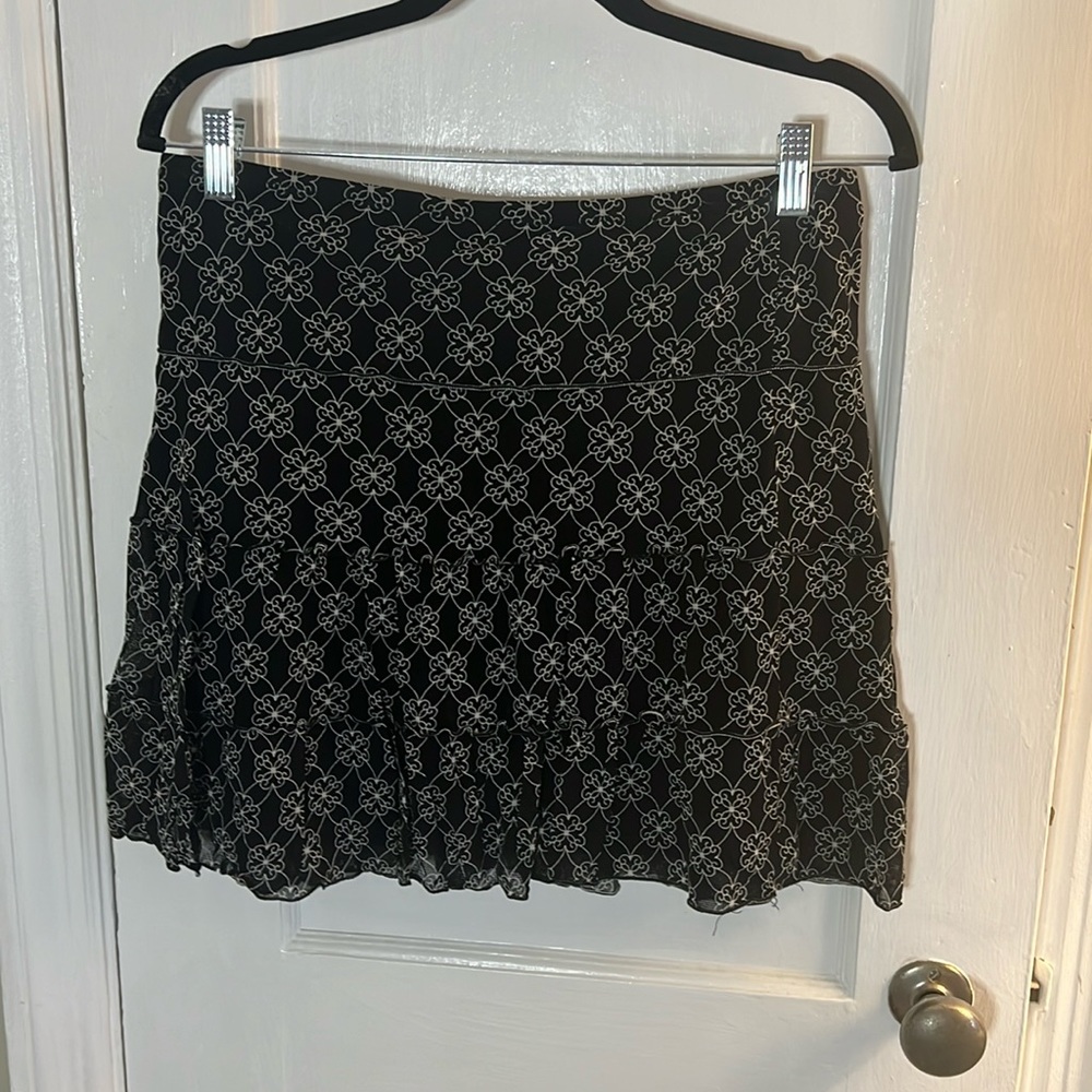 Super Cute Black & White Skirt sz M